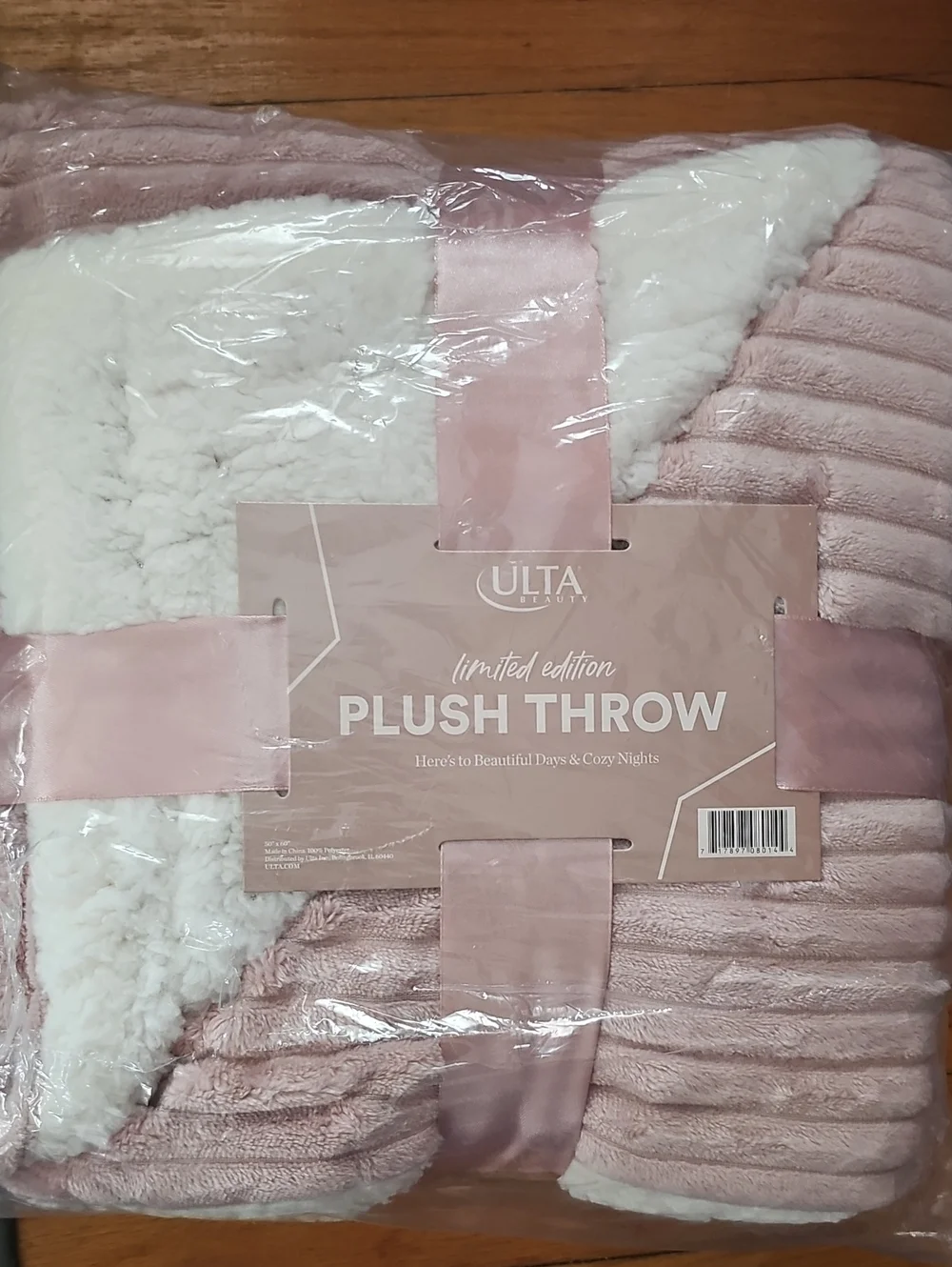 Ulta Limited Edition Plush Throw NEW 50 X 60